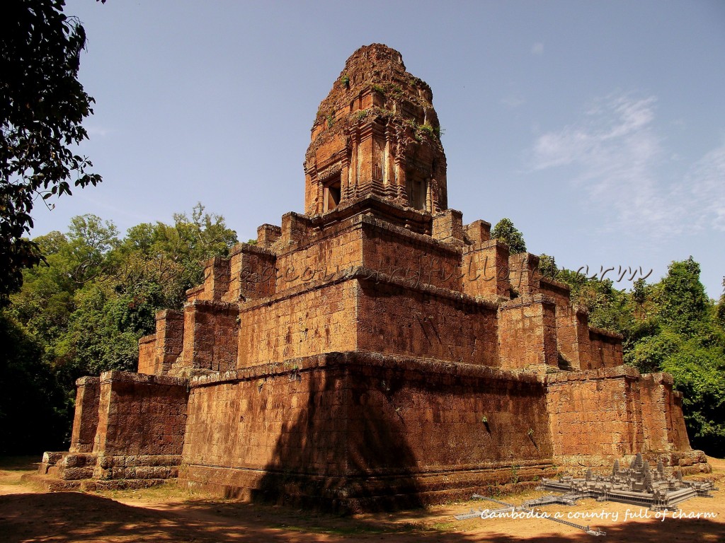 temple-prasat-baksei-chamkrong-angkor-cambodia-5