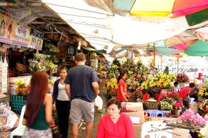 étals-de-fleur-au-marché-central-de-phnom-penh-2