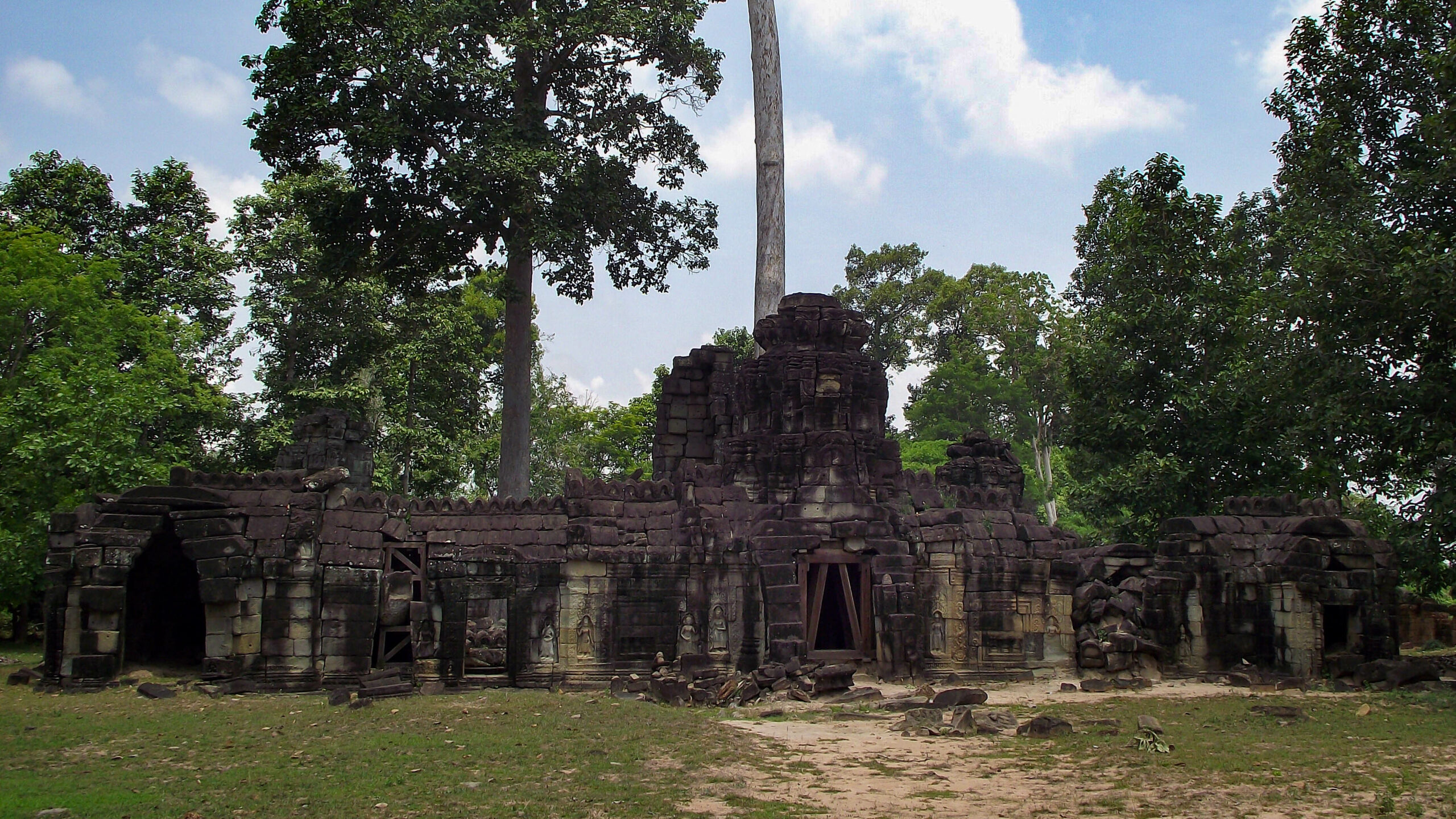 banteay prei temple visit cambodia