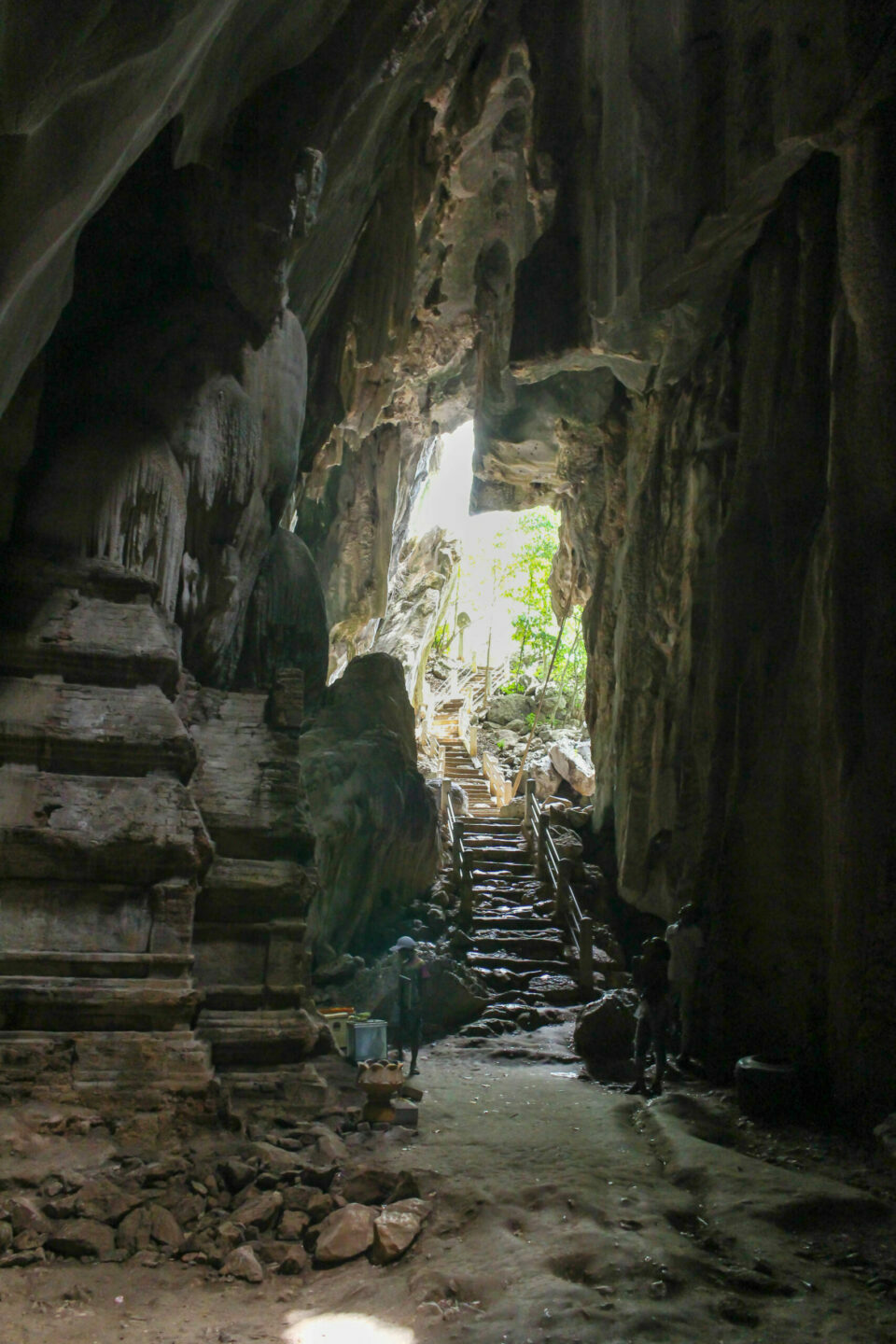 Phnom Chhngok Cave  Kampot visit cambodia