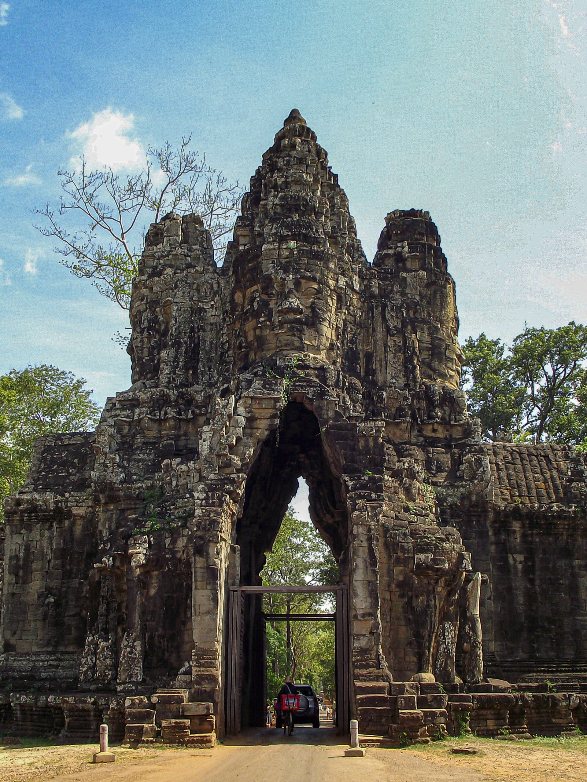 victory gate angkor thom cambodge