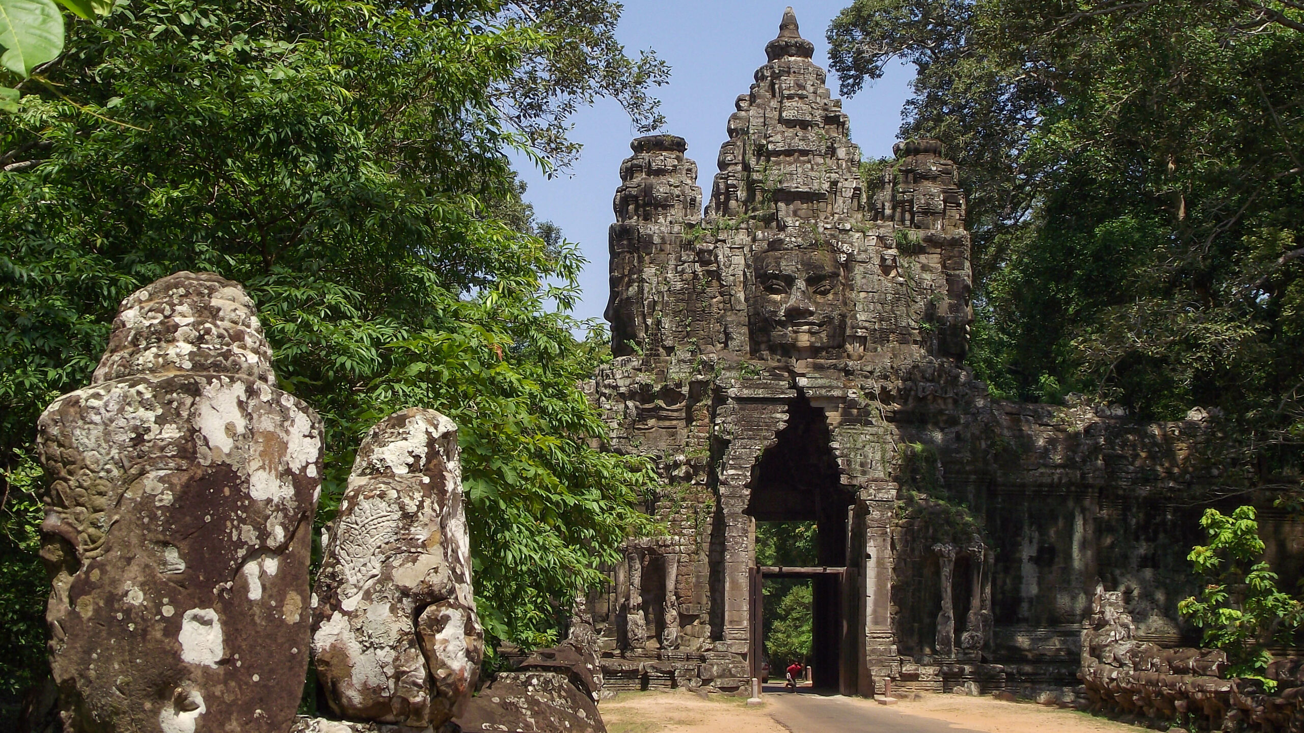 victory gate angkor wat cambodia