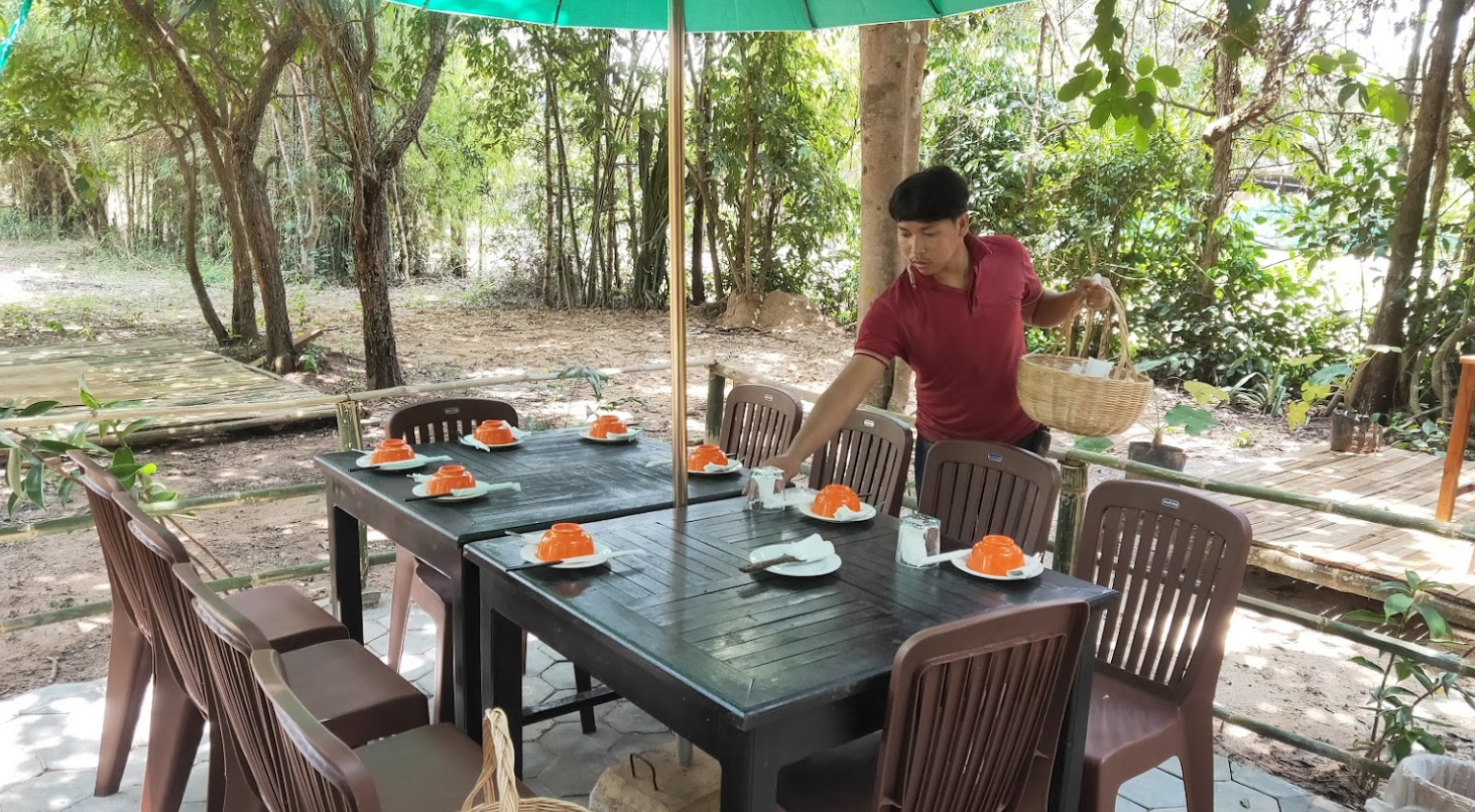 ផ្ទះខ្មែររំដួលអង្គរ restaurants traditionnel khmer