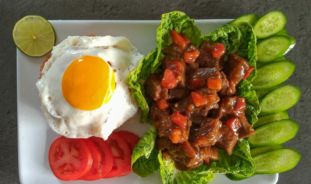 recette bœuf loc lac au riz sauté et poivre de Kampot