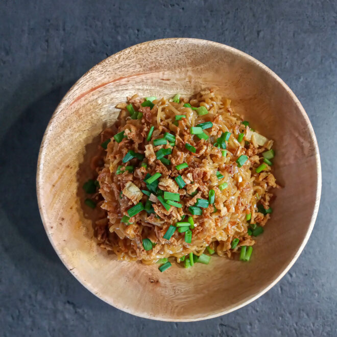 caramelized stir-fried noodles