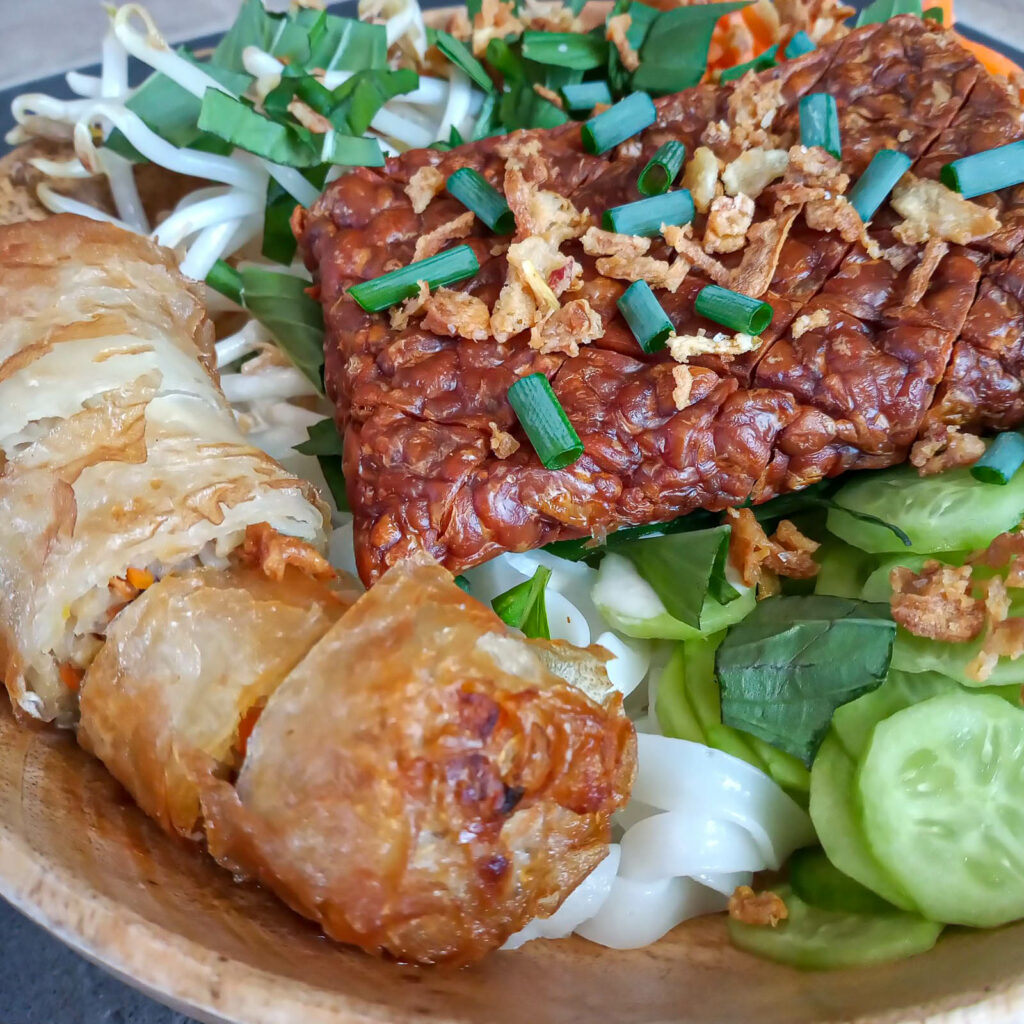 Banh Sung with Fried Tempeh