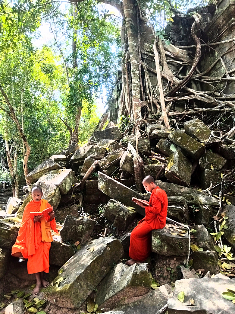 Guided tour of the Banteay Srei temples