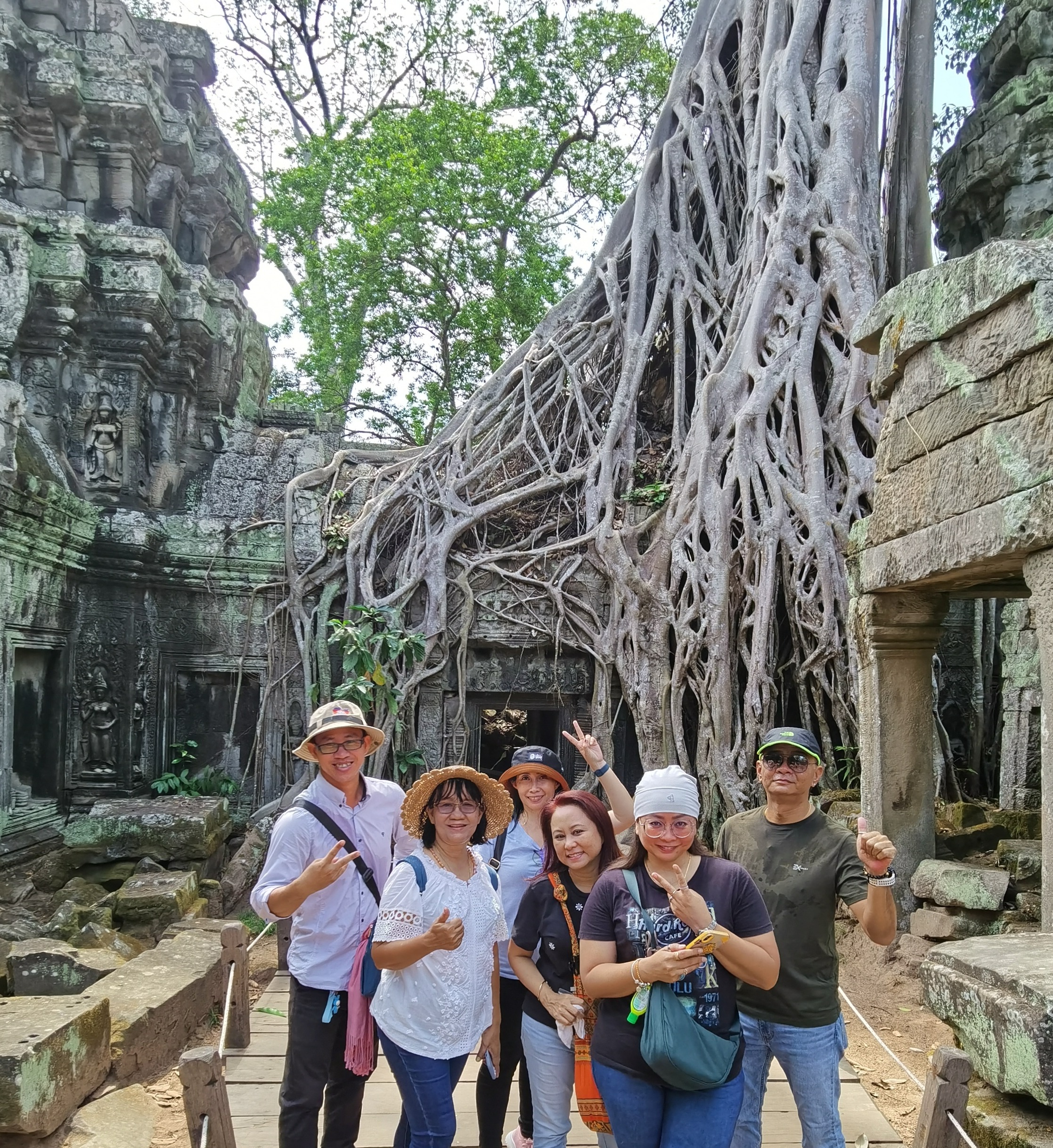 2 Days Tour Banteay Srey Temple & Angkor Complex 59$