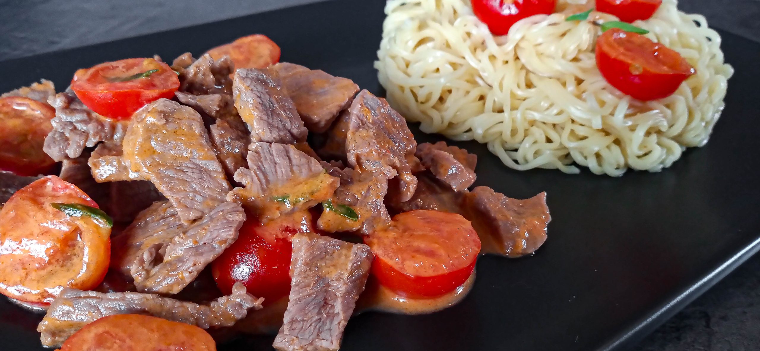 Beef curry with coconut milk