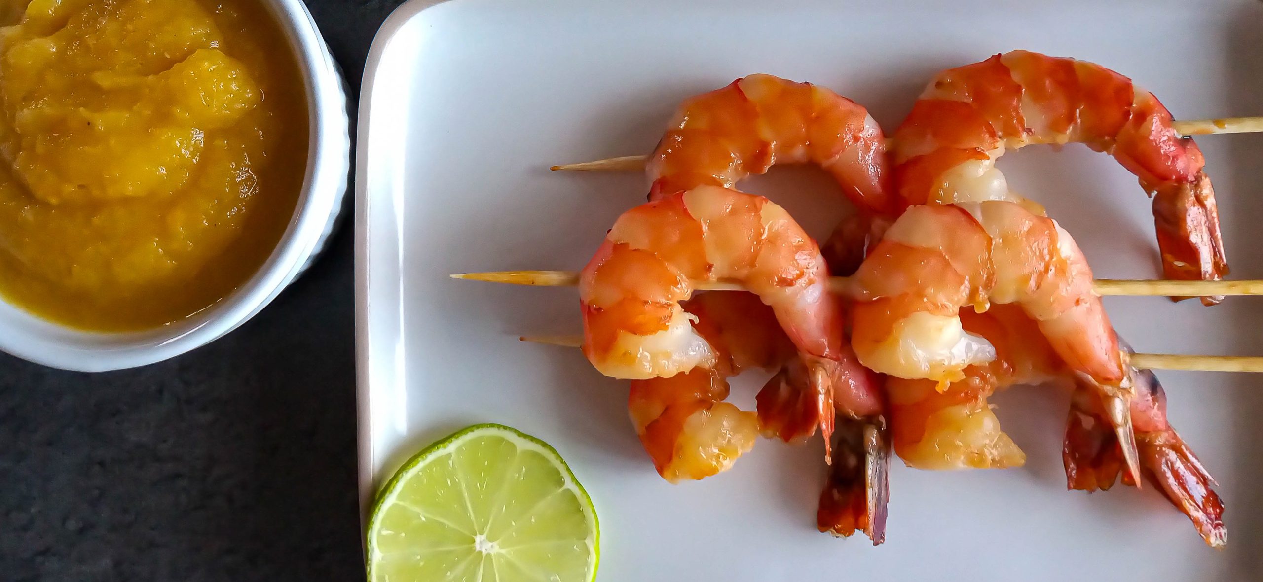 Brochettes de gambas à la sauce papaye