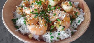 Sautéed shrimp with onions
