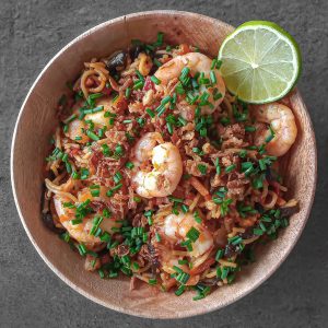 Chinese noodles with shrimp and soy sauce