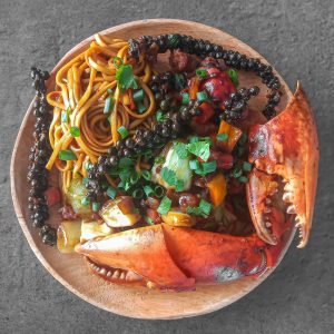 Stir-fried noodles with vegetables and mangrove crab